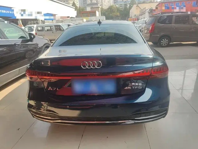 Audi A7L — Фото автомобиля 5