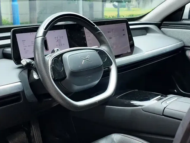 Xpeng P7 — Фото автомобиля 9