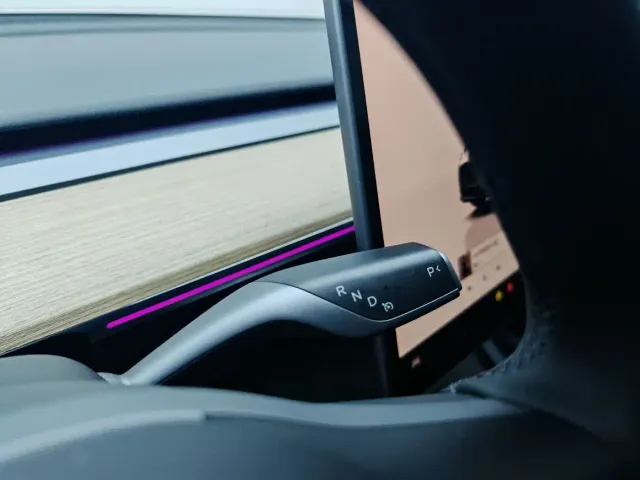 Tesla Model Y — Фото автомобиля 12