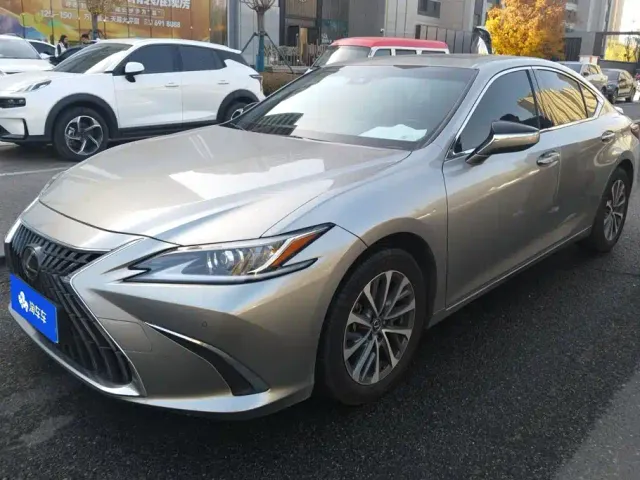 Фотография автомобиля — Lexus ES
