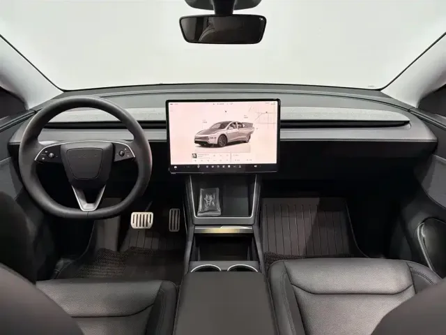 Tesla Model Y — Фото автомобиля 6