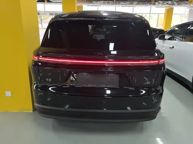 Li Auto i8 — Фото автомобиля 5