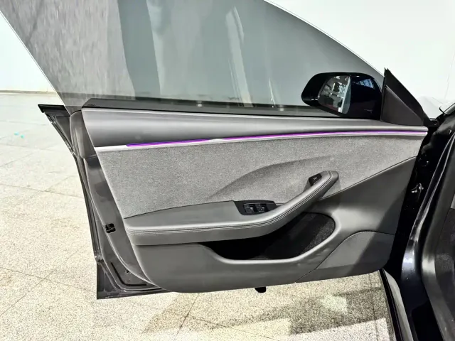 Tesla Model 3 — Фото автомобиля 23