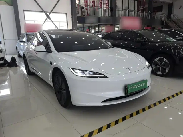 Tesla Model 3 — Фото автомобиля 3