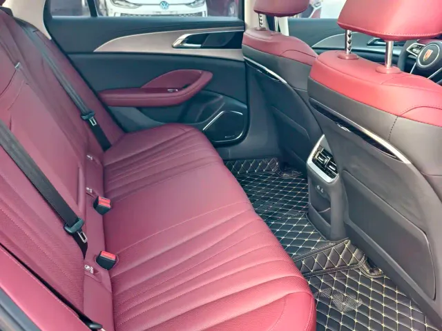 Hongqi H5 — Фото автомобиля 12