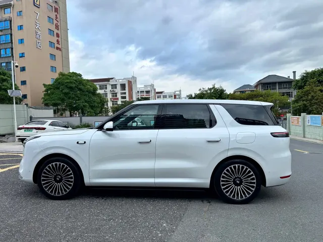 IM Motors LS8 — Фото автомобиля 16