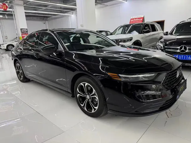 Honda Accord — Фото автомобиля 3