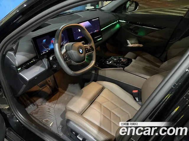 BMW 5 Series G60 — Фото автомобиля 6