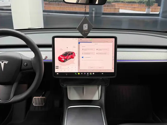 Tesla Model Y — Фото автомобиля 15