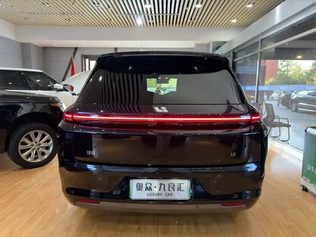 Li Auto Li L8 2023 Pro — Фото автомобиля 12
