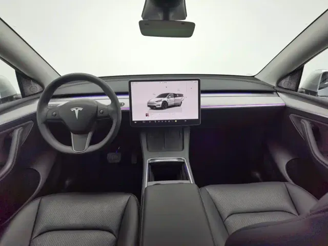 Tesla Model Y — Фото автомобиля 5