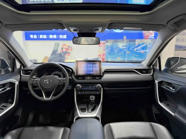Toyota RAV4 — Фото автомобиля 5