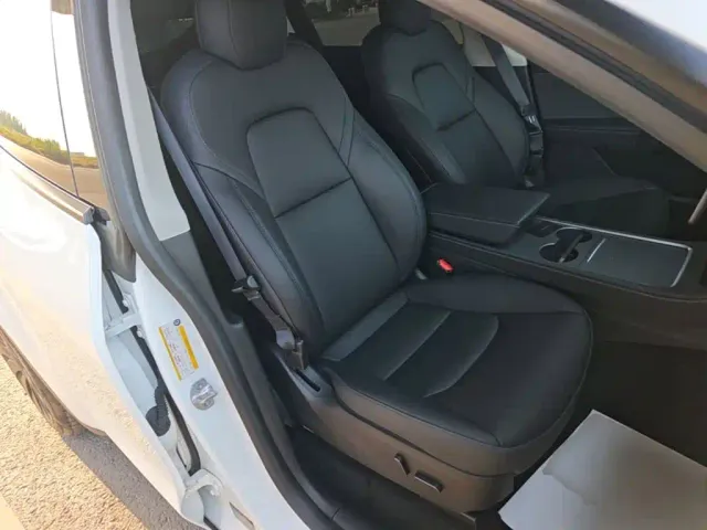 Tesla Model Y — Фото автомобиля 24