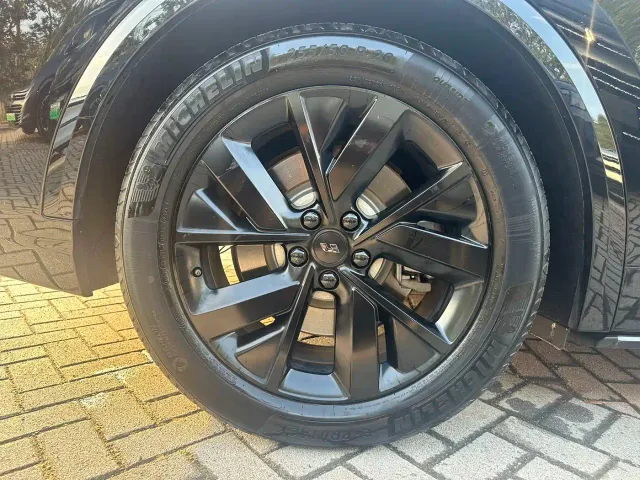 Li Auto L8 — Фото автомобиля 8