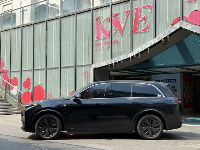 Li Auto L8 — Фото автомобиля 13