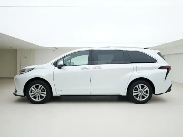 Toyota Sienna — Фото автомобиля 3
