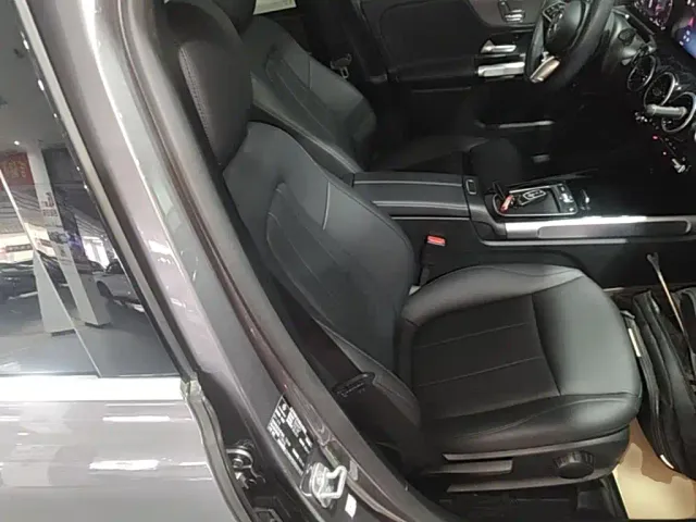 Mercedes-Benz GLB-Class — Фото автомобиля 24