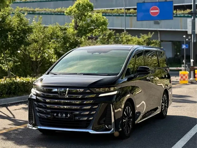Фотография автомобиля — Toyota Vellfire