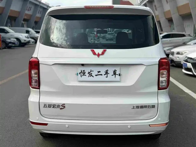 Wuling Hongguang — Фото автомобиля 17