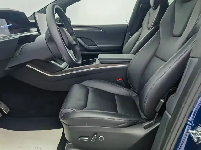 Tesla Model X — Фото автомобиля 5