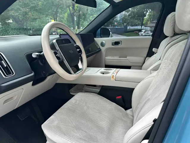 Li Auto L7 — Фото автомобиля 9