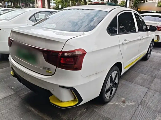 Dongfeng Fengshen E70 — Фото автомобиля 6