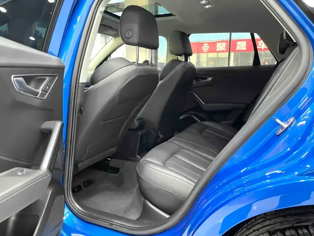 Audi Q2L — Фото автомобиля 10