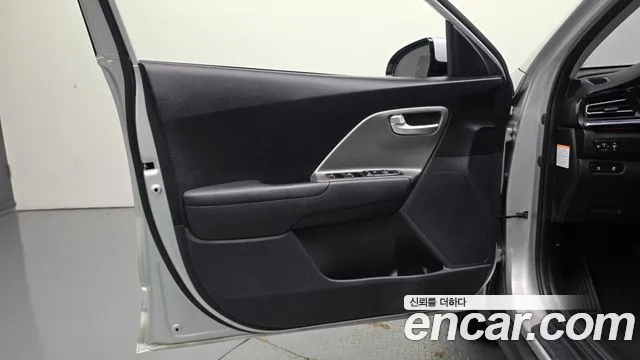 Kia Niro Niro Plus Air — Фото автомобиля 24