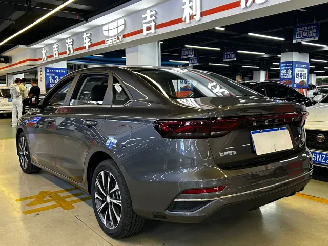 Geely Emgrand — Фото автомобиля 15