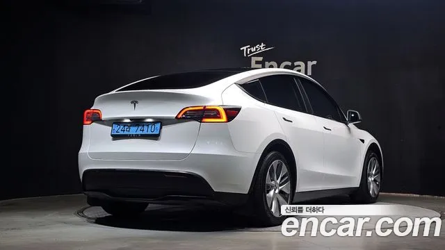 Tesla Model Y — Фото автомобиля 2