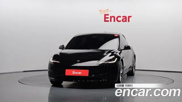 Tesla Model 3 — Фото автомобиля 3