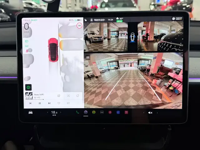 Tesla Model Y — Фото автомобиля 12