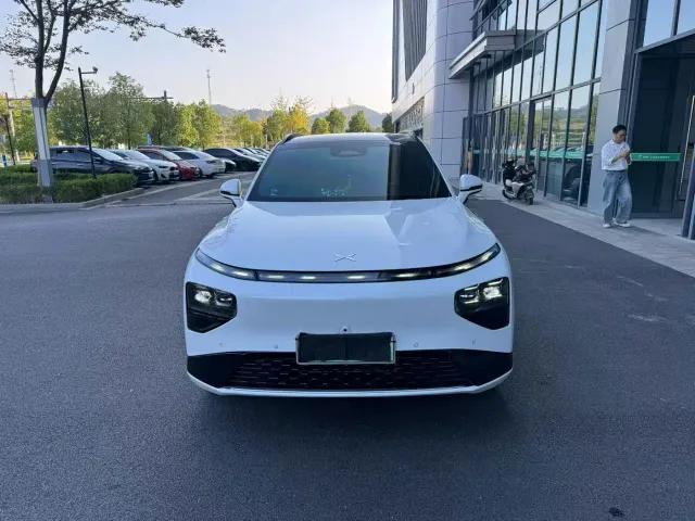 Xpeng G9 — Фото автомобиля 2