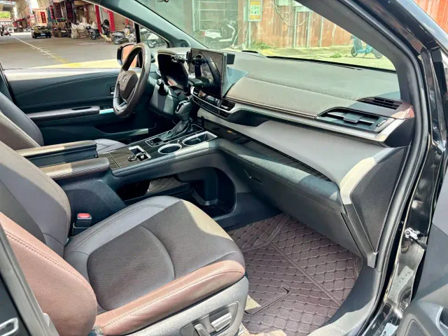 Toyota Granvia — Фото автомобиля 10