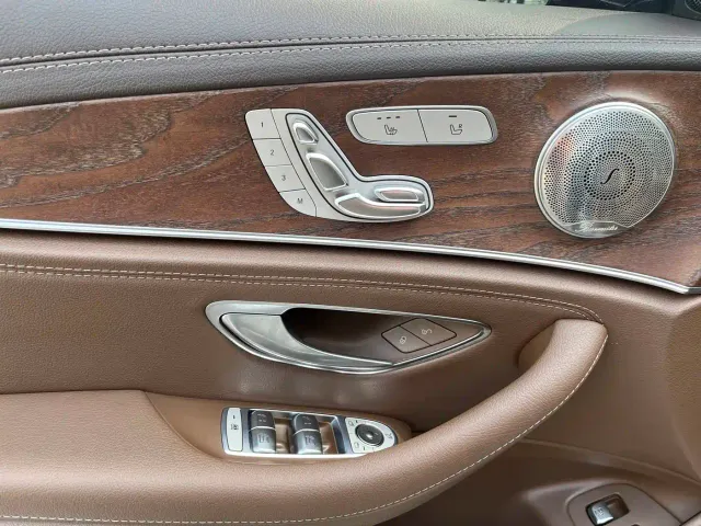 Mercedes-Benz E-Class — Фото автомобиля 5