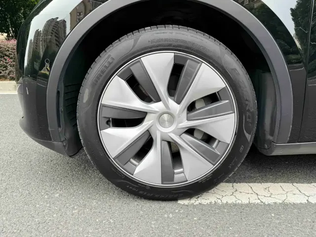 Tesla Model Y 2022 Facelift Rear-Wheel Drive Version — Фото автомобиля 4