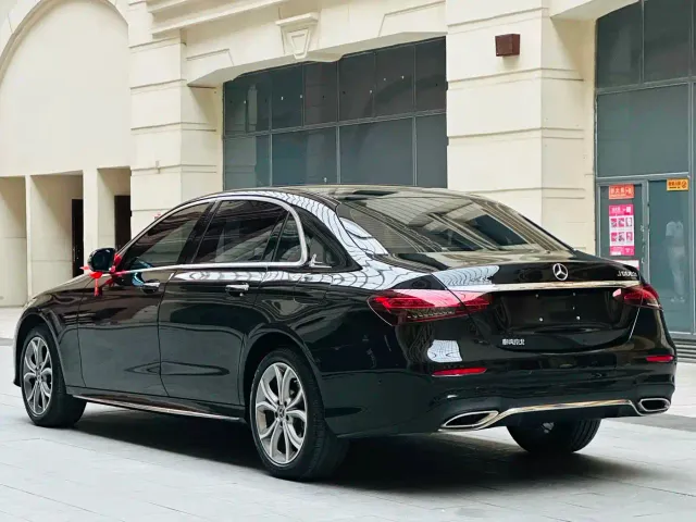 Mercedes-Benz E-Class — Фото автомобиля 7