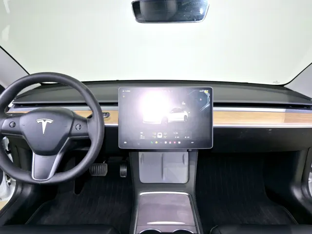 Tesla Model 3 — Фото автомобиля 9