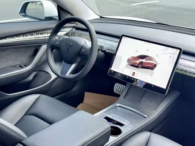 Tesla Model 3 — Фото автомобиля 3