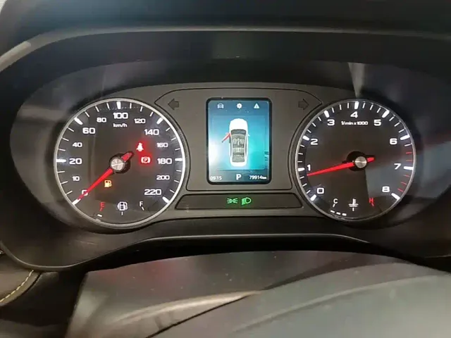 Roewe i5 — Фото автомобиля 11