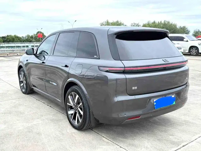Li Auto L8 — Фото автомобиля 9