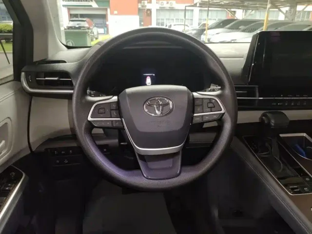 Toyota Granvia — Фото автомобиля 2