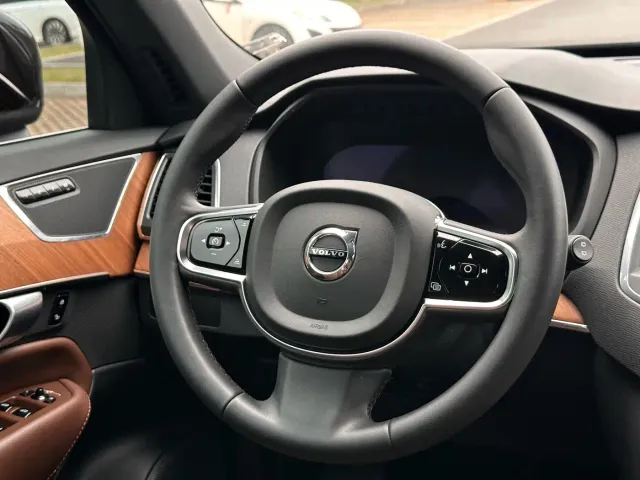 Volvo XC90 — Фото автомобиля 10