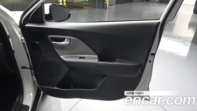 Kia Niro Niro Plus Air — Фото автомобиля 24