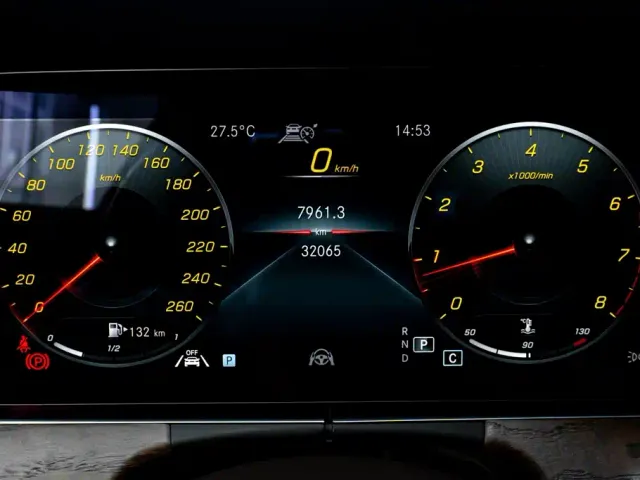Mercedes-Benz E-Class — Фото автомобиля 13