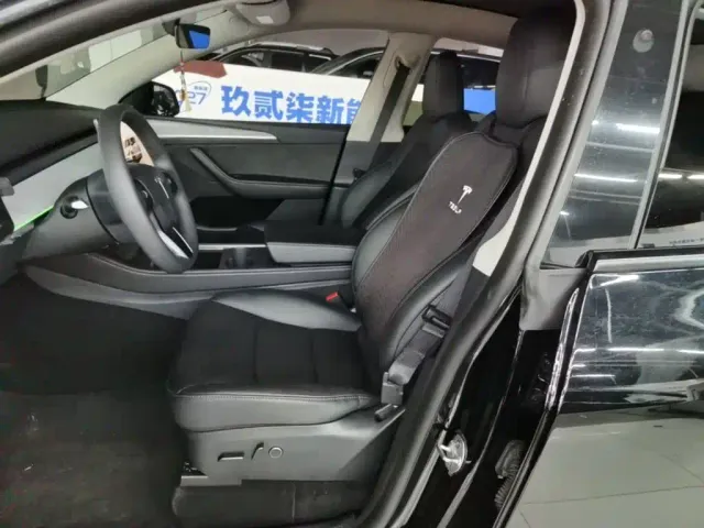 Tesla Model Y — Фото автомобиля 14