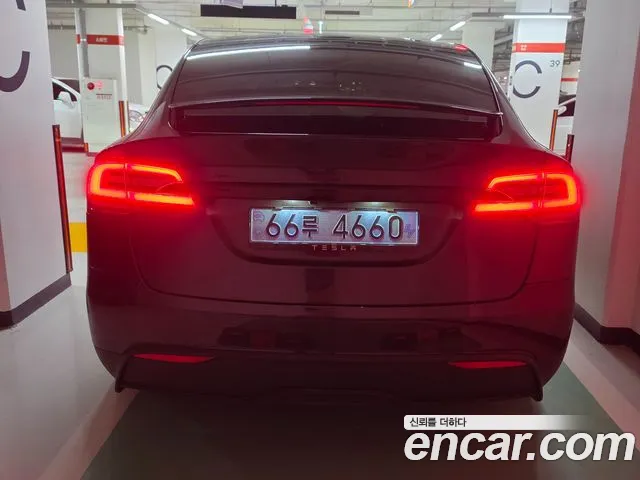 Tesla Model X — Фото автомобиля 4