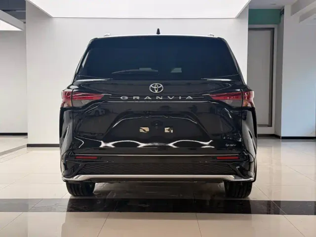 Toyota Granvia — Фото автомобиля 10
