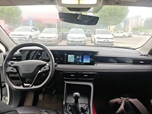 Roewe i5 — Фото автомобиля 9