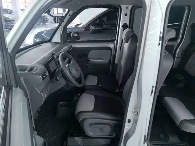 Wuling Zhiguang NEV — Фото автомобиля 14